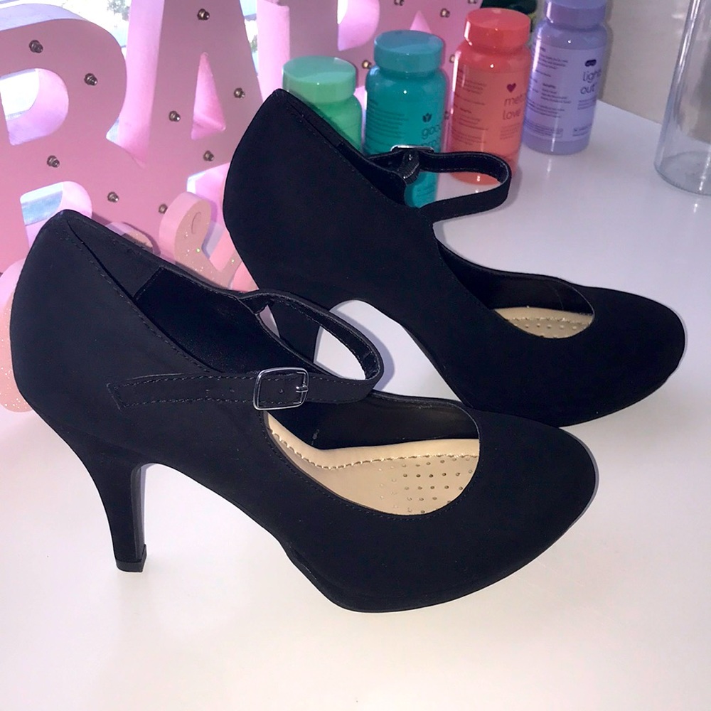 All black heels ♥️